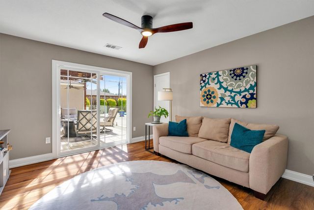 7424 Meadow Oaks Drive, Dallas, TX 75230