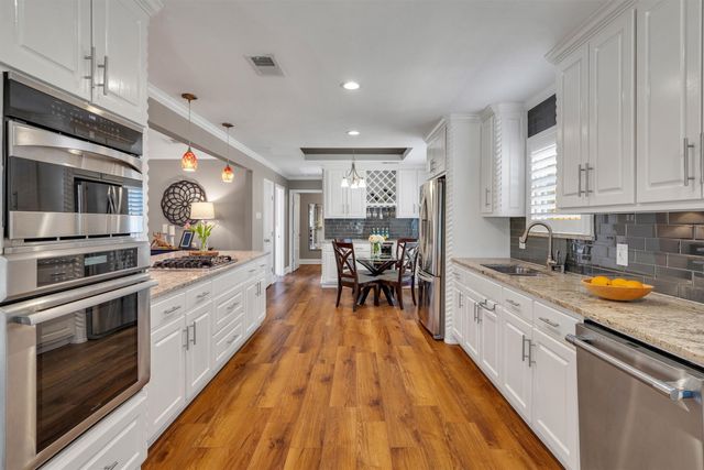 7424 Meadow Oaks Drive, Dallas, TX 75230