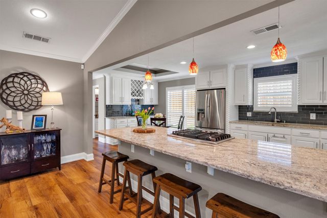 7424 Meadow Oaks Drive, Dallas, TX 75230