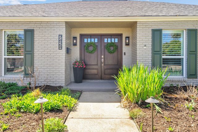 7424 Meadow Oaks Drive, Dallas, TX 75230