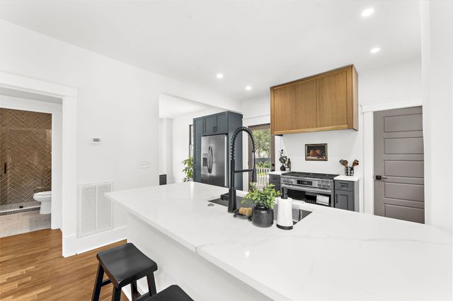1135 King Street, Charleston, SC 29403