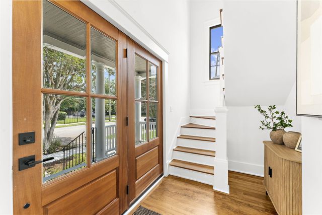 1135 King Street, Charleston, SC 29403