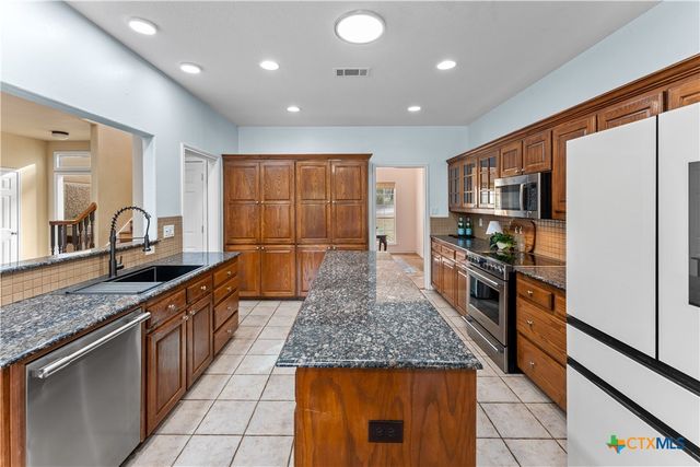 1060 Great Oaks Drive, Salado, TX 76571