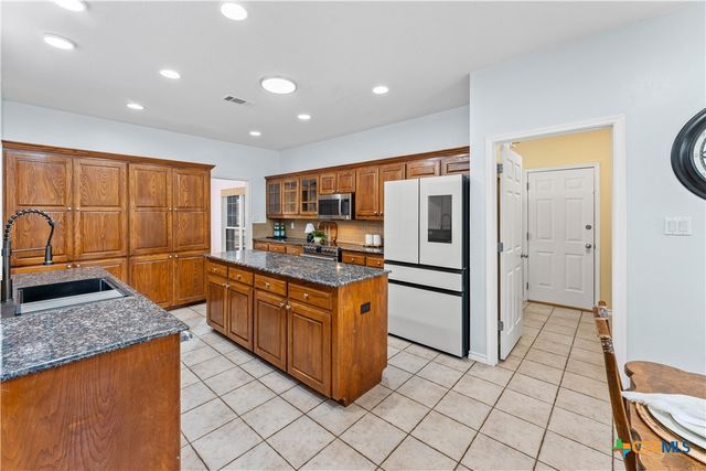 1060 Great Oaks Drive, Salado, TX 76571