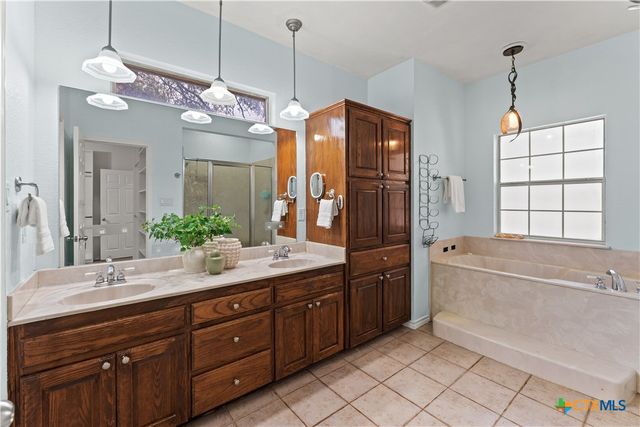 1060 Great Oaks Drive, Salado, TX 76571
