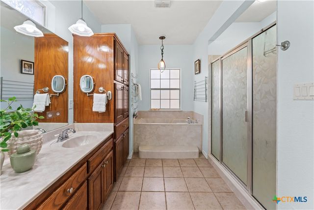 1060 Great Oaks Drive, Salado, TX 76571