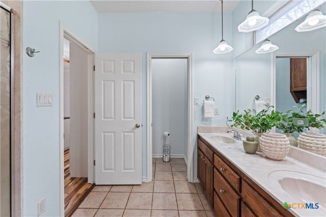 1060 Great Oaks Drive, Salado, TX 76571