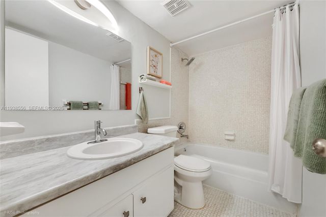 7403 SW 82nd St 210N, Miami, FL 33143