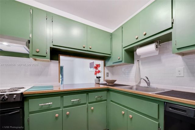 7403 SW 82nd St 210N, Miami, FL 33143