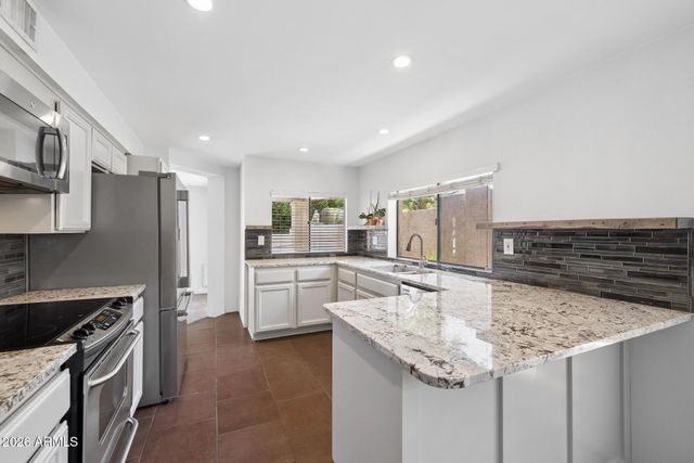 4717 E WINSTON Drive, Phoenix, AZ 85044