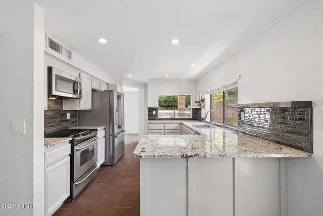 4717 E WINSTON Drive, Phoenix, AZ 85044