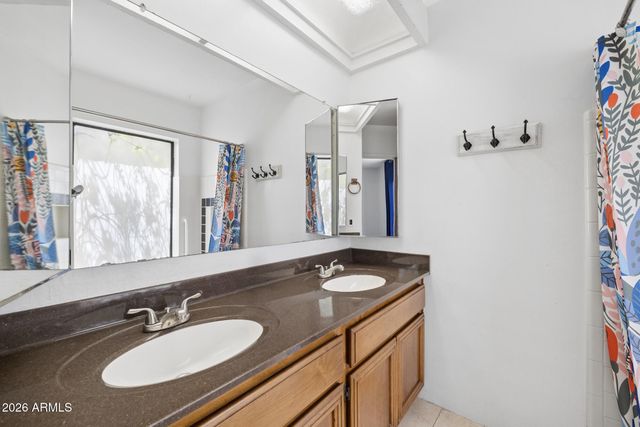 4717 E WINSTON Drive, Phoenix, AZ 85044