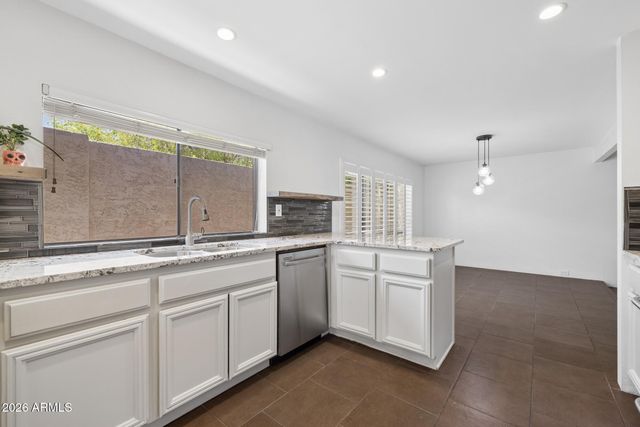 4717 E WINSTON Drive, Phoenix, AZ 85044