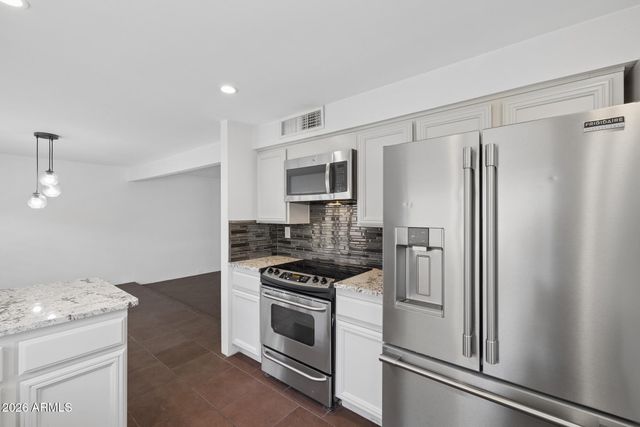 4717 E WINSTON Drive, Phoenix, AZ 85044