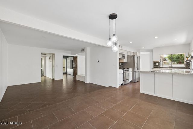 4717 E WINSTON Drive, Phoenix, AZ 85044