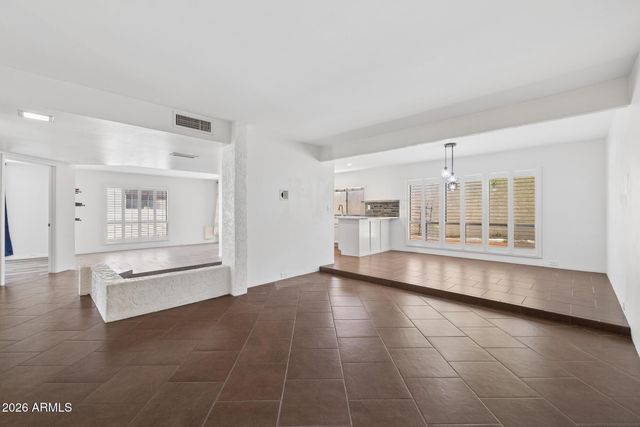 4717 E WINSTON Drive, Phoenix, AZ 85044