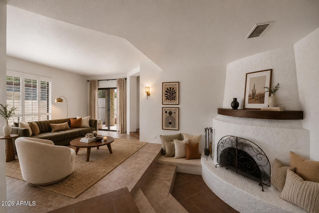 4717 E WINSTON Drive, Phoenix, AZ 85044
