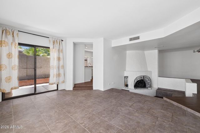 4717 E WINSTON Drive, Phoenix, AZ 85044