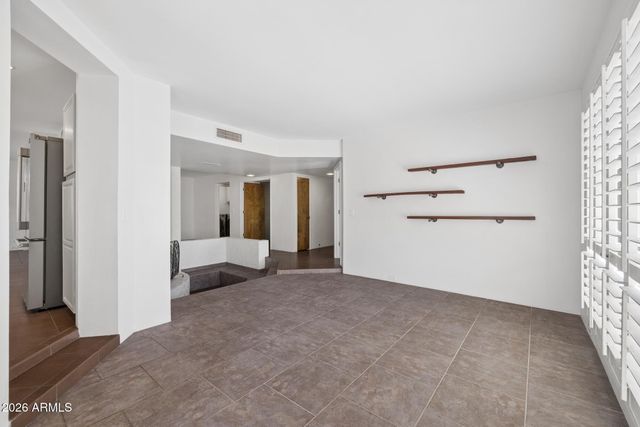 4717 E WINSTON Drive, Phoenix, AZ 85044