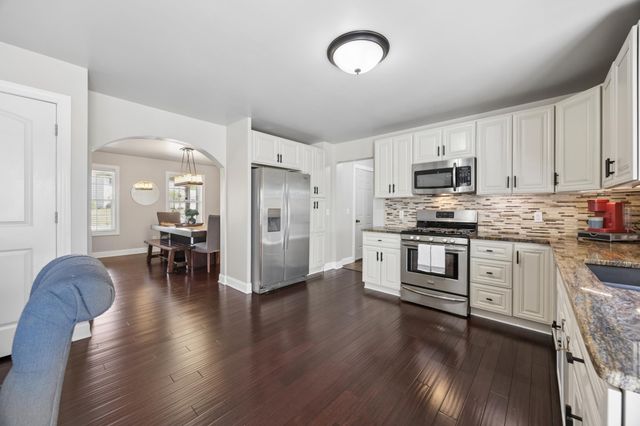 7891 Claiborne Lane, Inver Grove Heights, MN 55076