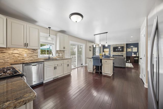 7891 Claiborne Lane, Inver Grove Heights, MN 55076