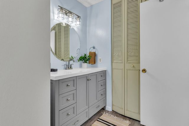 4970 Hillhurst Dr, Fair Oaks, CA 95628