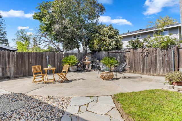 4970 Hillhurst Dr, Fair Oaks, CA 95628