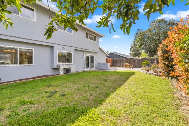 4970 Hillhurst Dr, Fair Oaks, CA 95628