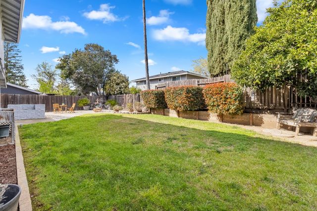 4970 Hillhurst Dr, Fair Oaks, CA 95628