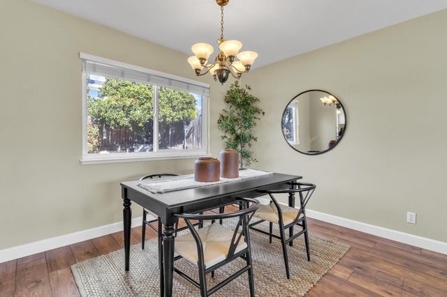 4970 Hillhurst Dr, Fair Oaks, CA 95628