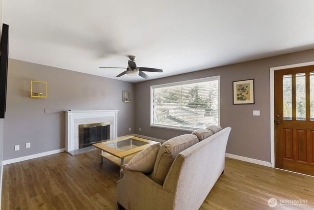 715 Sunrise Place SW, Issaquah, WA 98027