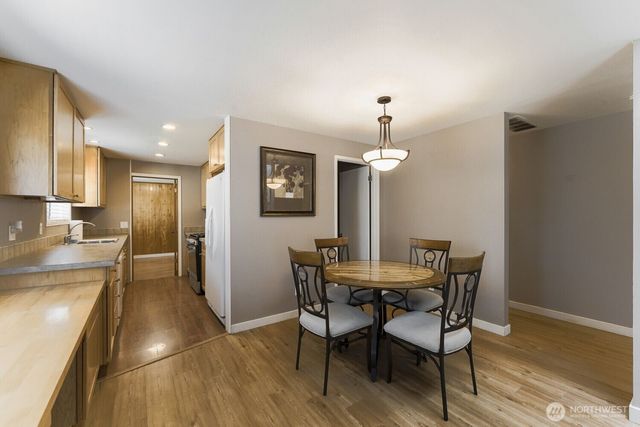 715 Sunrise Place SW, Issaquah, WA 98027