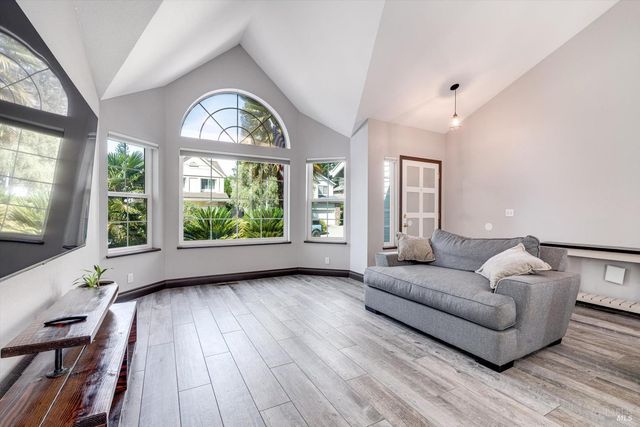 187 Wikiup Meadows Dr, Santa Rosa, CA 95403