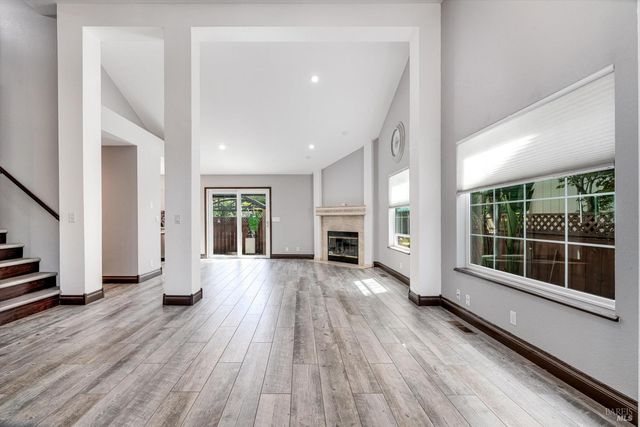 187 Wikiup Meadows Dr, Santa Rosa, CA 95403