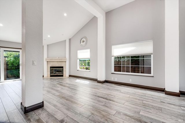 187 Wikiup Meadows Dr, Santa Rosa, CA 95403