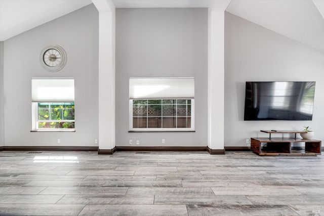 187 Wikiup Meadows Dr, Santa Rosa, CA 95403