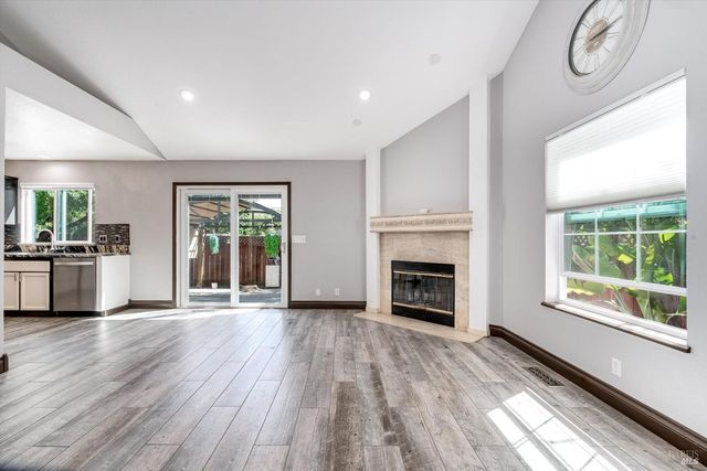 187 Wikiup Meadows Dr, Santa Rosa, CA 95403