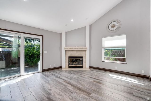 187 Wikiup Meadows Dr, Santa Rosa, CA 95403