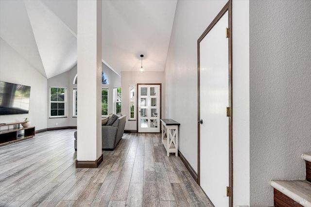 187 Wikiup Meadows Dr, Santa Rosa, CA 95403