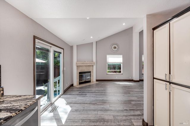 187 Wikiup Meadows Dr, Santa Rosa, CA 95403