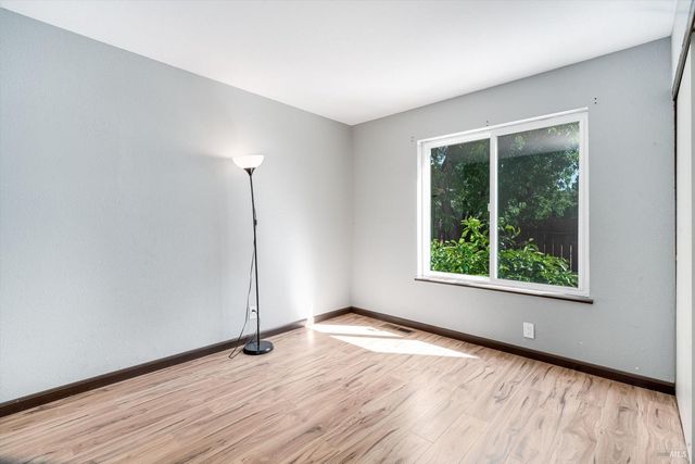 187 Wikiup Meadows Dr, Santa Rosa, CA 95403