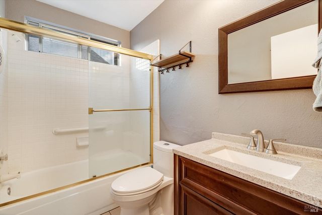 187 Wikiup Meadows Dr, Santa Rosa, CA 95403