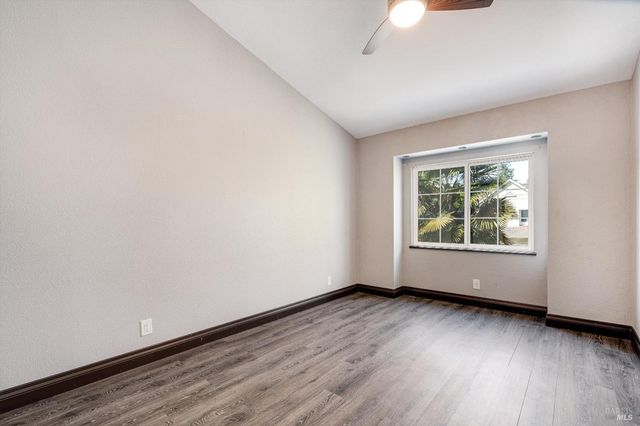 187 Wikiup Meadows Dr, Santa Rosa, CA 95403