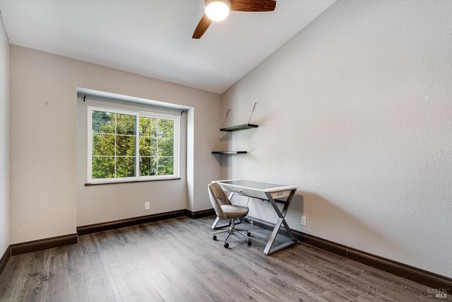 187 Wikiup Meadows Dr, Santa Rosa, CA 95403