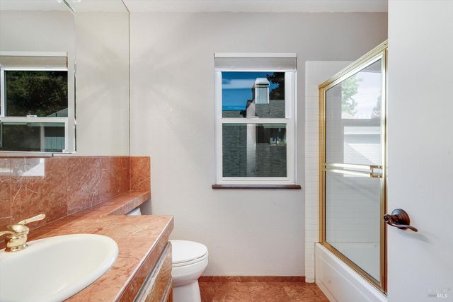 187 Wikiup Meadows Dr, Santa Rosa, CA 95403