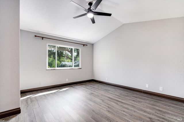 187 Wikiup Meadows Dr, Santa Rosa, CA 95403