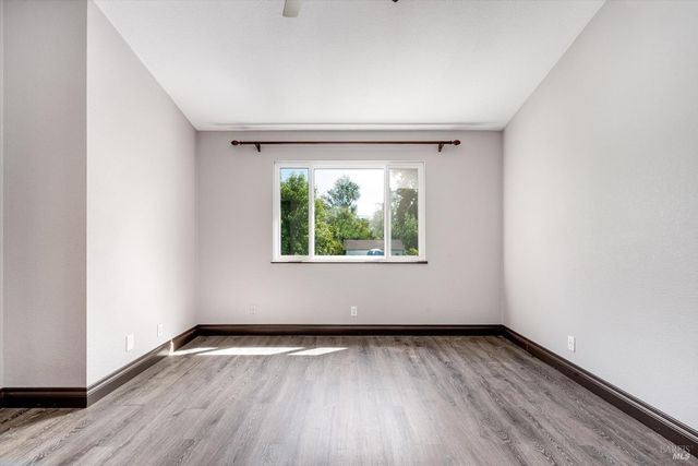 187 Wikiup Meadows Dr, Santa Rosa, CA 95403