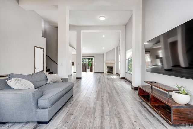 187 Wikiup Meadows Dr, Santa Rosa, CA 95403