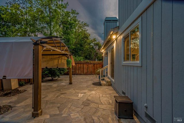 187 Wikiup Meadows Dr, Santa Rosa, CA 95403