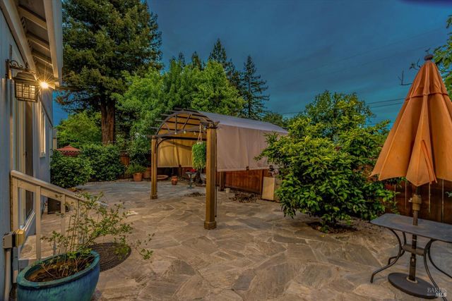 187 Wikiup Meadows Dr, Santa Rosa, CA 95403